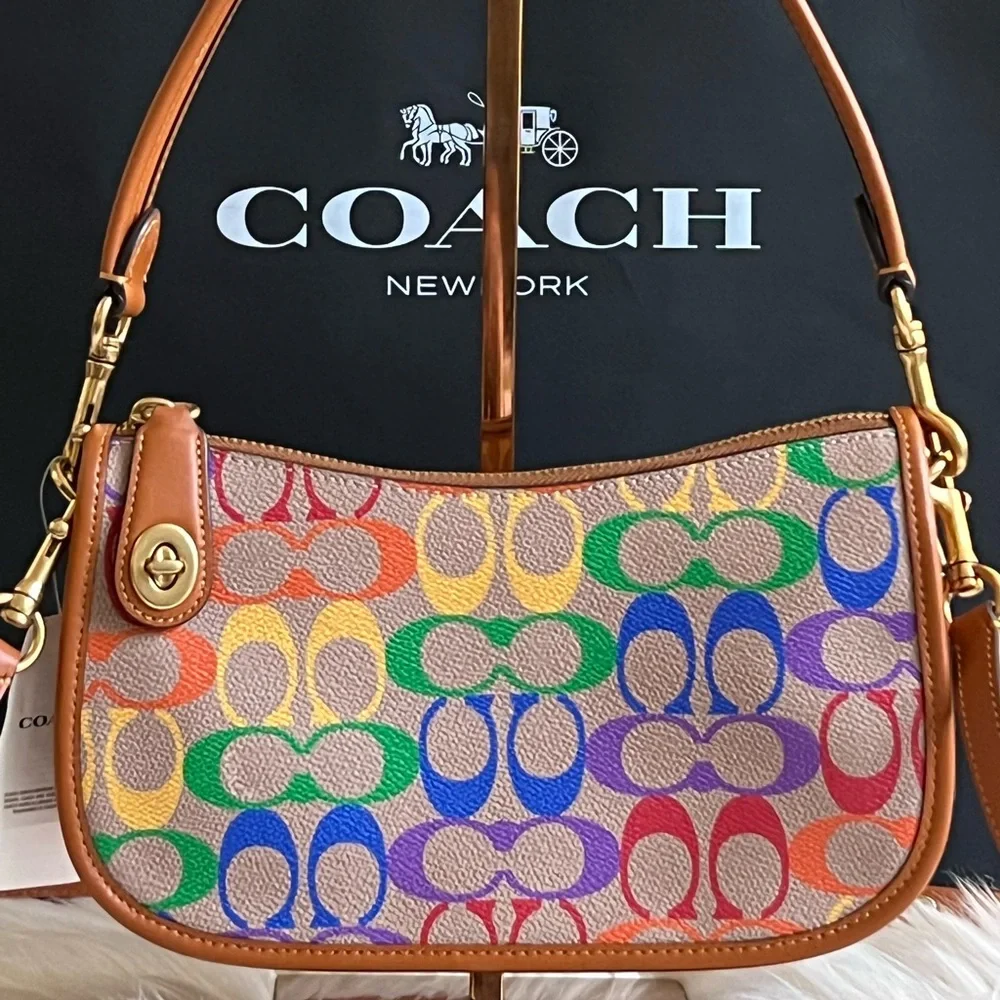CA100 - Coach Swinger in Rainbow Signature Canvas - Picture 2 of 12